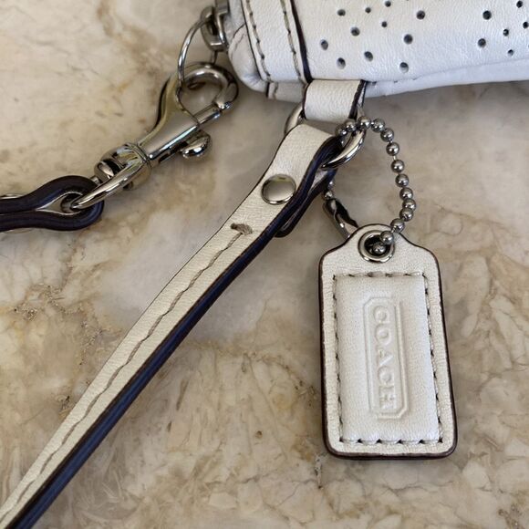 NWOT Coach White Laser Cut Leather Wristlet Wallet C-Monogram - Picture 9 of 12
